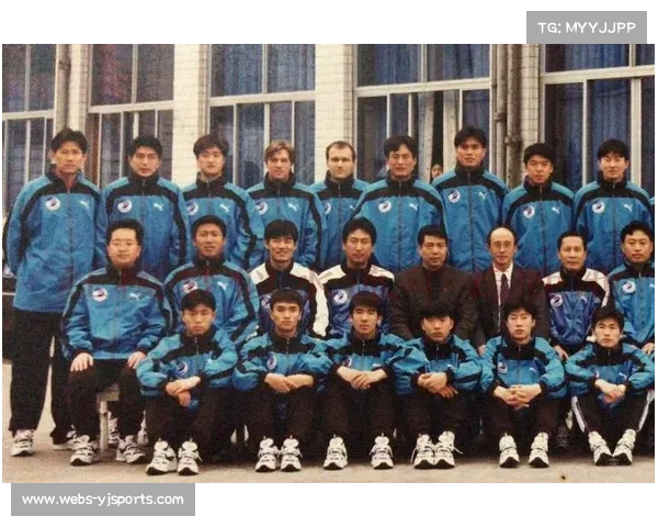 大连英博球员践行环保倡议 展示体育社团社会责任风采 大连英博球员践行环保倡议 展示体育社团社会责任风采